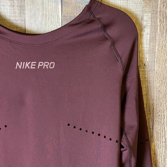 Nike Women's Pro Hyperwarm Pullover Top - Picture 2 of 5